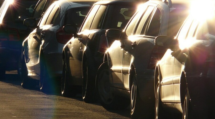 Южносахалинцев просят не парковать автомобили по улице Курильской 17 февраля